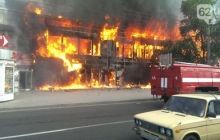 В Донецке горит 2-этажный магазин