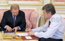 Власенко каже, що Ющенко порушував закон, забороняючи Дубині підписувати контракт