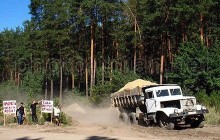 Возле киевского озера незаконно добывали песок