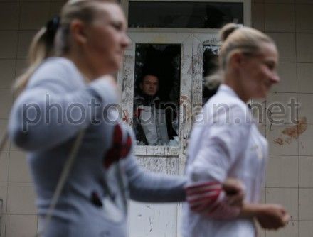 Кровь на двери и на стене райотдела милиции в поселке Врадиевка 