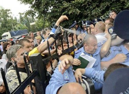 Проти міліції застосували газ Проти міліції застосували газ