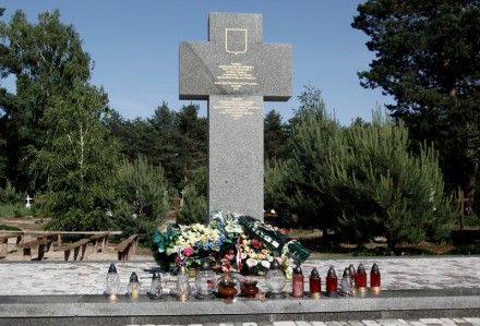 Кладбище в Островках – До 1943-го года в этом селе проживало 664 человека. Теперь тут осталось только кладбище.