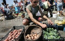 Киевлян попросят отказаться от покупок возле метро