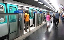 СМИ: На платформах киевского метро установят ограждения