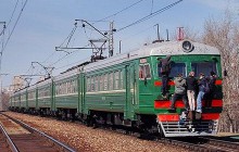 Двух подростков ударило током на крыше киевской электрички