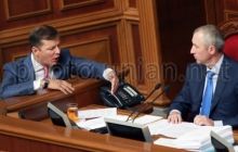 Оппозиция заблокировала трибуну и Калетник объявил перерыв