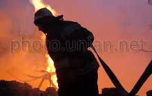 В Киеве возле жилого дома загорелся киоск