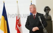 Польша планирует открыть в Украине 17 визовых центров