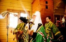 Патріарх Кирил звершив чин малого освячення храму преподобного Германа Аляскинського