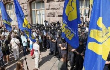 Активисты принесли под КГГА «Свидетельство о смерти Киевсовета»