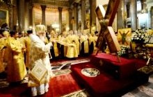 В Санкт-Петербурге встретили великую христианскую святыню — Крест апостола Андрея Первозванного