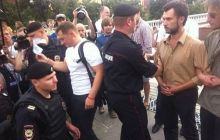У центрі Москви почали затримувати прихильників Навального