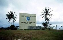 В Японии требуют запретить военным США летать по праздникам и ночью