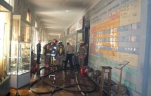 В центре Киева горел краеведческий музей (фото, видео)