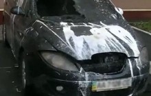 У Києві вночі горіла іномарка (відео)
