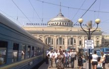 В Одессе милиция задержала двух друзей, которые голыми встречали поезд
