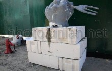 В Киеве украли памятник дерибану