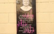 В Одессе осквернили мемориальную доску Качинскому: дорисовали рожки (фото)