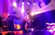 Басист группы Bloodhound Gang извинился перед украинцами
