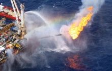 В Каспийском море горит газовая скважина