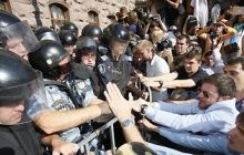 Після бійки з "Беркутом" у Київраді кількох нардепів забрали в лікарню (фото, відео)