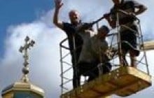 "Брати Карамазови" подарували хрести і куполи для церкви біля Зони відчуження