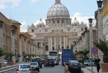 Папа Римский ужесточает контроль за церковными финансами