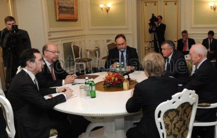Василис Пападопулос, посол Греции в Украине, на встрече с Николаем Азаровым Василис Пападопулос, посол Греции в Украине, на встрече с Николаем Азаровым
