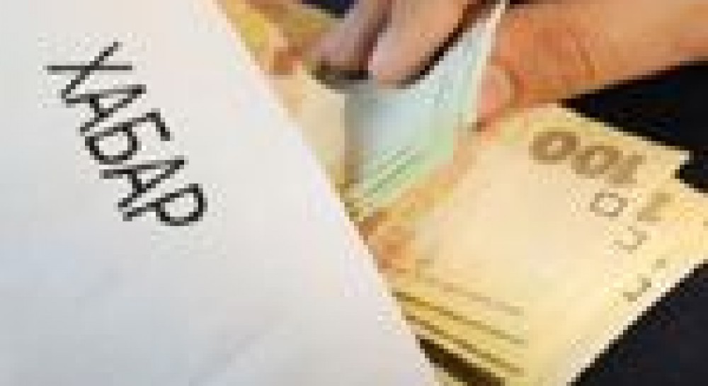 Мерів українських міст ловлять на хабарах, рекеті та підробці документів