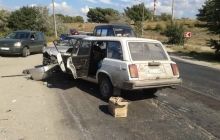 У Криму через лихача зіткнулися три авто, є постраждалі (фото, відео)