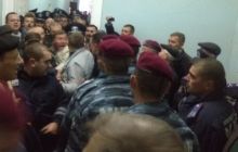 После штурма горсовета Полтавы митингующие провели в нем свое заседание