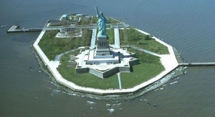 Острів Свободи, статуя / Фото: Вікіпедія