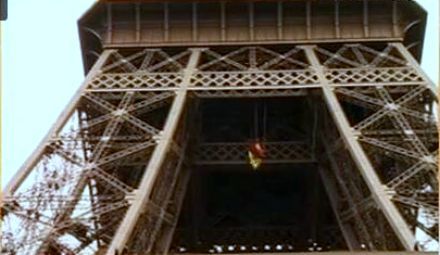 Акція Greenpeace на Ейфелевій вежі / Фото : @greenpeacefr