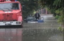 Евпаторию затопили дожди: машины заливает водой (фото)