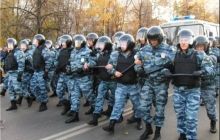 В Москве задержали около 380 человек, которых допросят по делу о хулиганстве (фото)