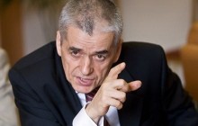 У Медведева говорят, что Онищенко пока никто не увольнял
