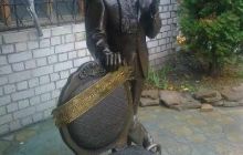 У Кременчуці відкрили пам'ятник "великому комбінатору" Остапу Бендеру (фото)