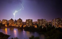 В Киеве прошел неожиданный ливень с громом и молнией