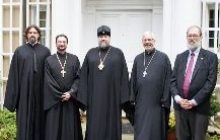 Делегація УПЦ передала частку мощів князя Володимира Свято-Володимирській семінарії