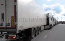 В Сумской области на границе с РФ стоит 3-километровая очередь фур