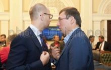 Оппозиционеры, которых не пускают к Тимошенко, вызвали наряд милиции