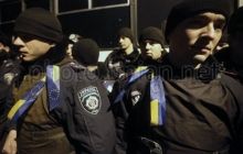 На Евромайдане "Беркут" заблокировал машину со звуковой аппаратурой - активисты