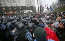 Турчинов закликав учасників Євромайдану в Києві продовжити пікетування будівлі Уряду