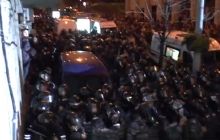 На Европейской площади продолжаются столкновения, милиция применила шумовые гранаты, газ и дубинки