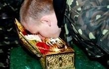 Военнослужащие столицы поклонились деснице своего небесного покровителя