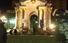 Мітингувальники ховаються на вулицях поблизу колишнього Євромайдану та біля церкви