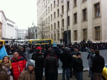 Митингующие дошли до АП / Фото : Твиттер, пресс-служба УДАР Митингующие дошли до АП / Фото : Твиттер, пресс-служба УДАР