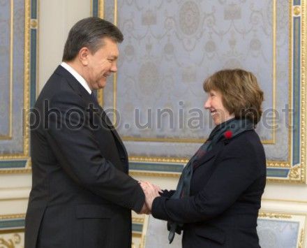 Эштон встречалась с Януковичем