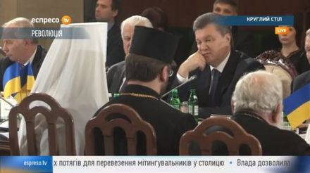 Янукович попросил украинцев успокоиться