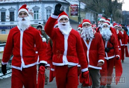 Парад миколайчиків в Ужгороді-2013 Парад миколайчиків в Ужгороді-2013